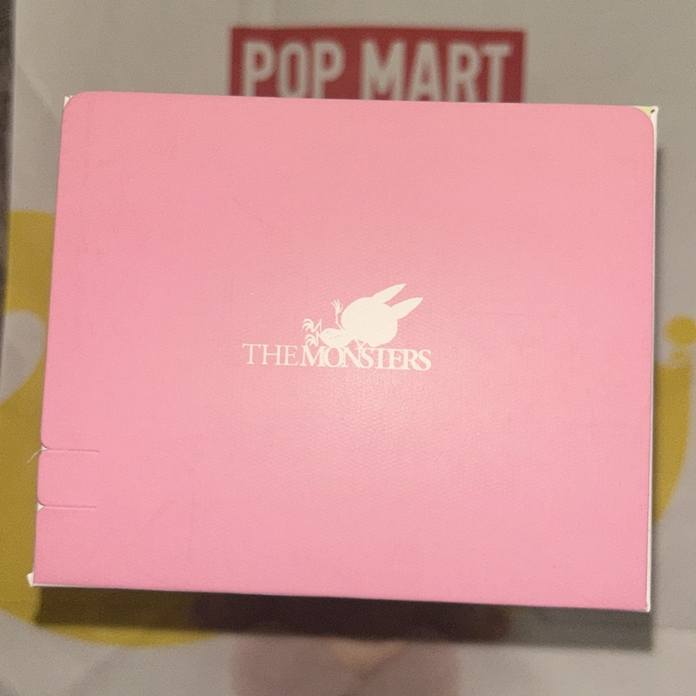 The Monsters Macarons - Sea Salt Coconut Labubu - Picture 5 of 6